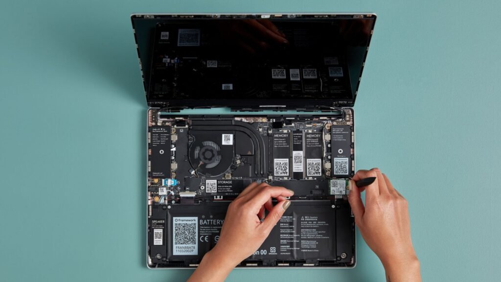 Circular Onopia - Framework Laptop